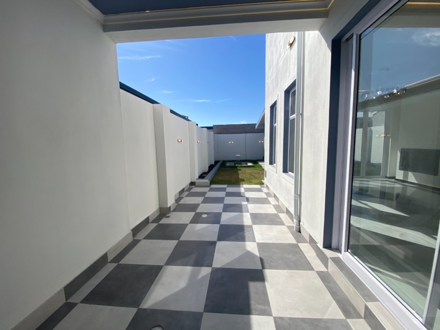 4 Bedroom Property for Sale in Sandown Western Cape
